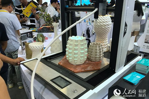 高新技術產品搶眼亮相廈洽會 博餅機器人引市民圍觀